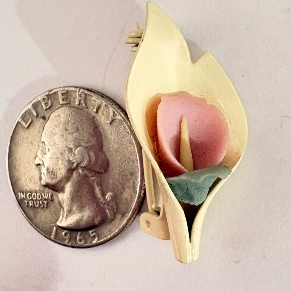 Vintage 1960s yellow and pink Calla Lily Floral Brooch in Soft Pastel Shades